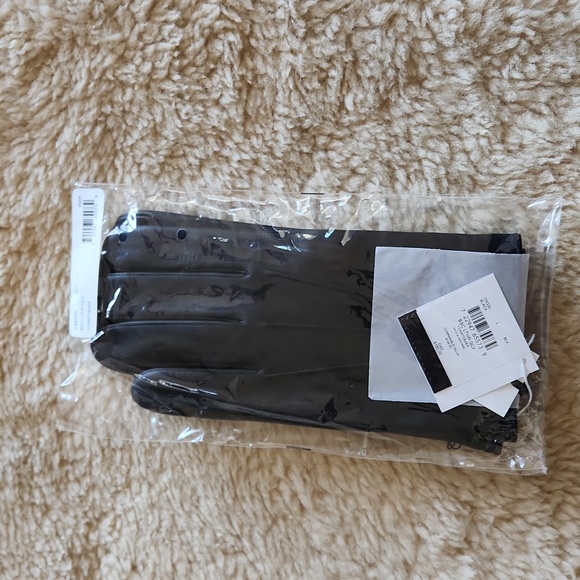 NWT Coach Black Sheep Leather Tech Gloves Men's Size L. 🖤🧤🎁 - Picture 2 of 16